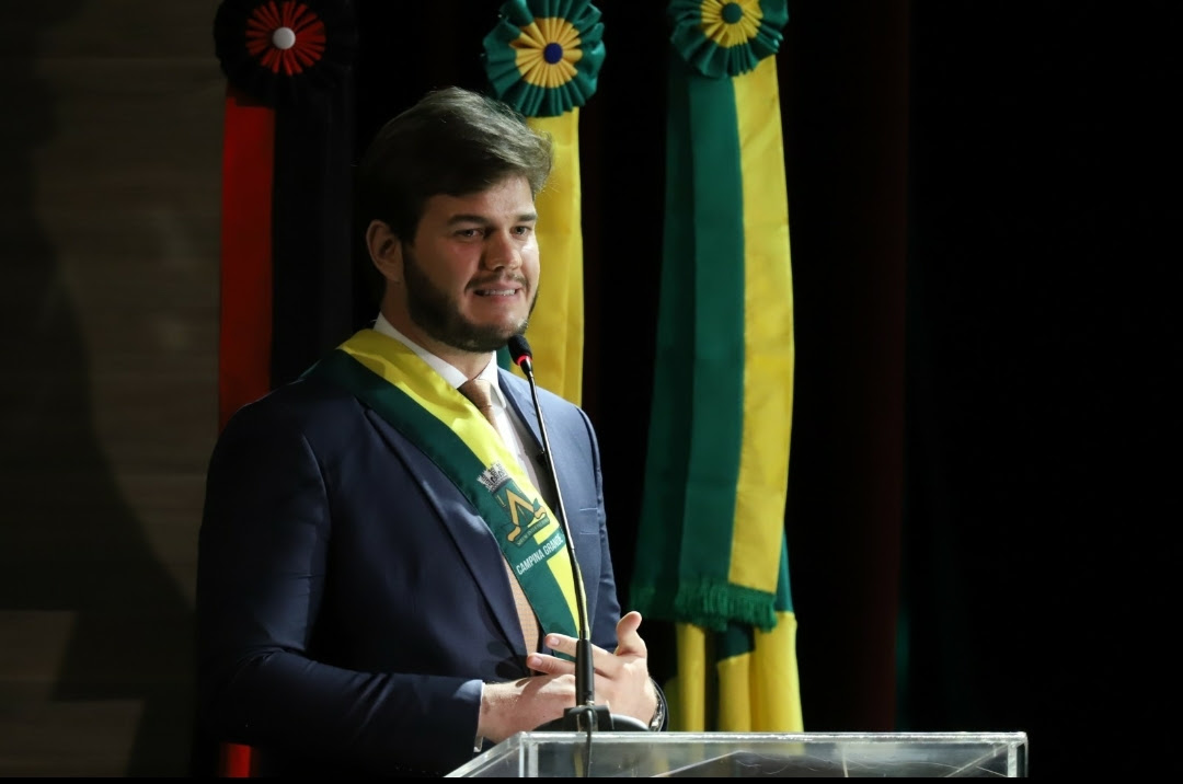 Bruno Cunha Lima toma posse como prefeito de Campina Grande